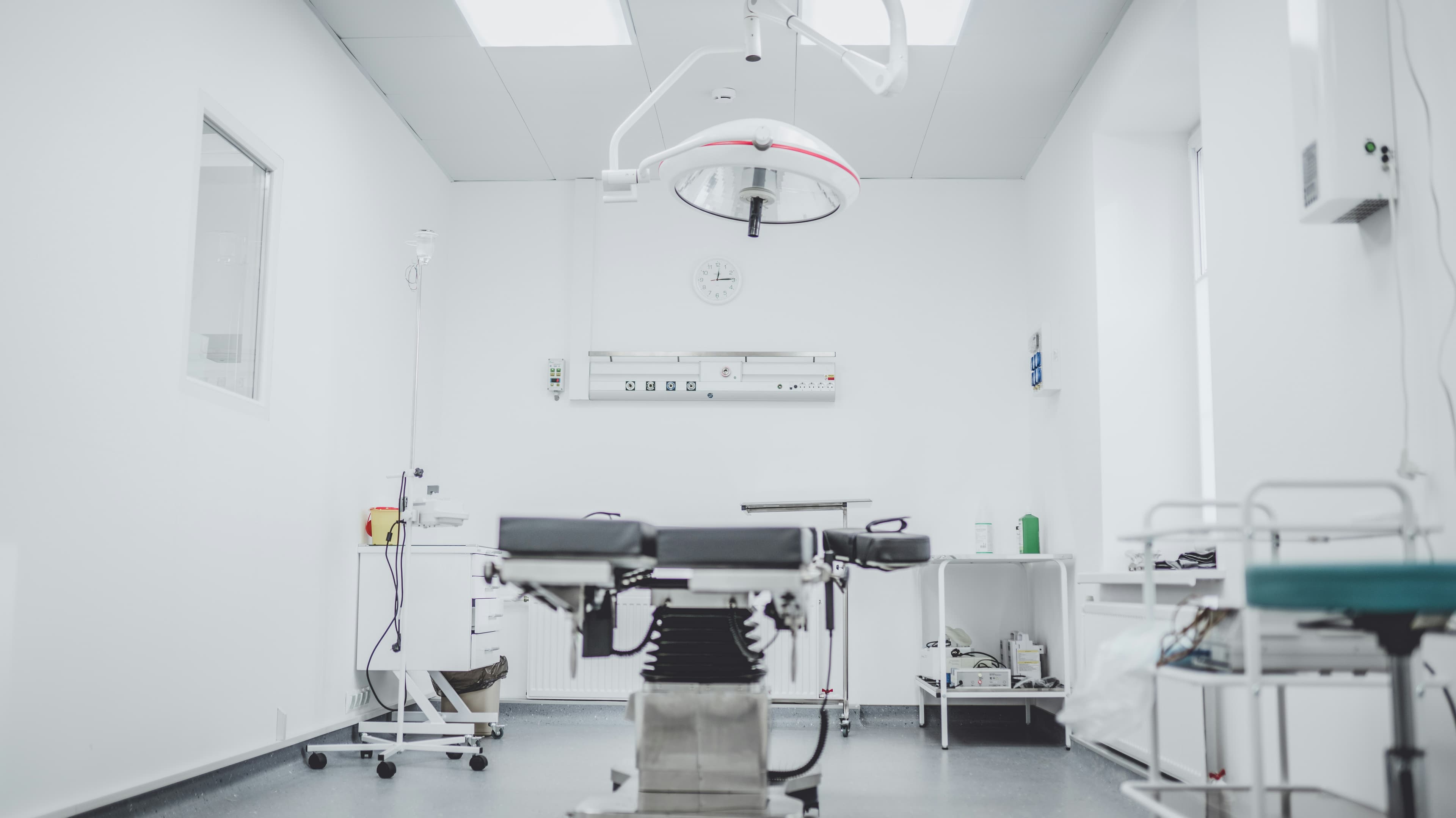 Sterile operating room prepared for a procedure